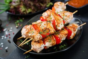 chicken-skewers-with-slices-sweet-peppers-dill_2829-18813