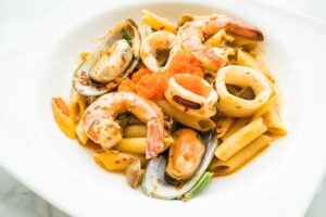 penne-seafood-tom-yum-pasta_74190-2786